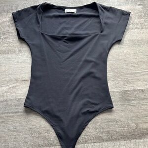 Babaton Contour Short Sleeve Square Neck Bodysuit